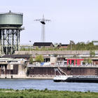Blick auf den Wasserturm im Rheinpark