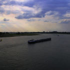 Rheinpanorama mit Schiff