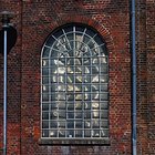 Rundbogenfenster am Fabrikgebäude