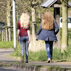 Zwei Frauen mit langen Haaren