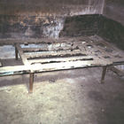 Reste eines Bettes in der Casa del Tramezzo