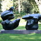 »Two-Piece Reclining Figure: Points« (Bronze, 1969-1970) von Henry Moore