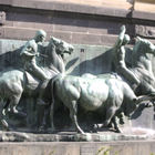 Stiertreiben - Bronzeskulptur von Louis Tuaillon (1913)