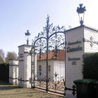 Schmiedeeisernes Tor am Eingang von Haus Dieprahm