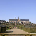 Terrassengarten und Klostergebäude