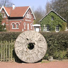 Mühlstein vor dem Mühlenmuseum