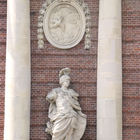 Minerva zwischen dorischen Säulen am Berliner Tor
