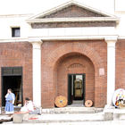 Römischer Eingang mit Säulen