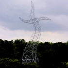 Zauberlehrling (tanzender Strommast, Höhe 35 Meter, 2013) Installation der Künstlergruppe inges idee
