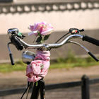 Fahrrad mit Rose am Lenker