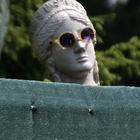 Frauenkopf mit Sonnenbrille