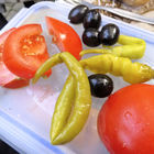Peperoni, Oliven und Tomaten