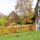 Blick auf das Backhaus am Nühlenhof im Herbst