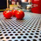 Tomaten auf Lochblech